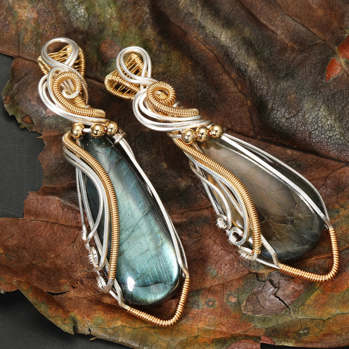 Labradorite Elongated Wire Wrapped Pendant Necklace – Intuition, Transformation & Aura Protection