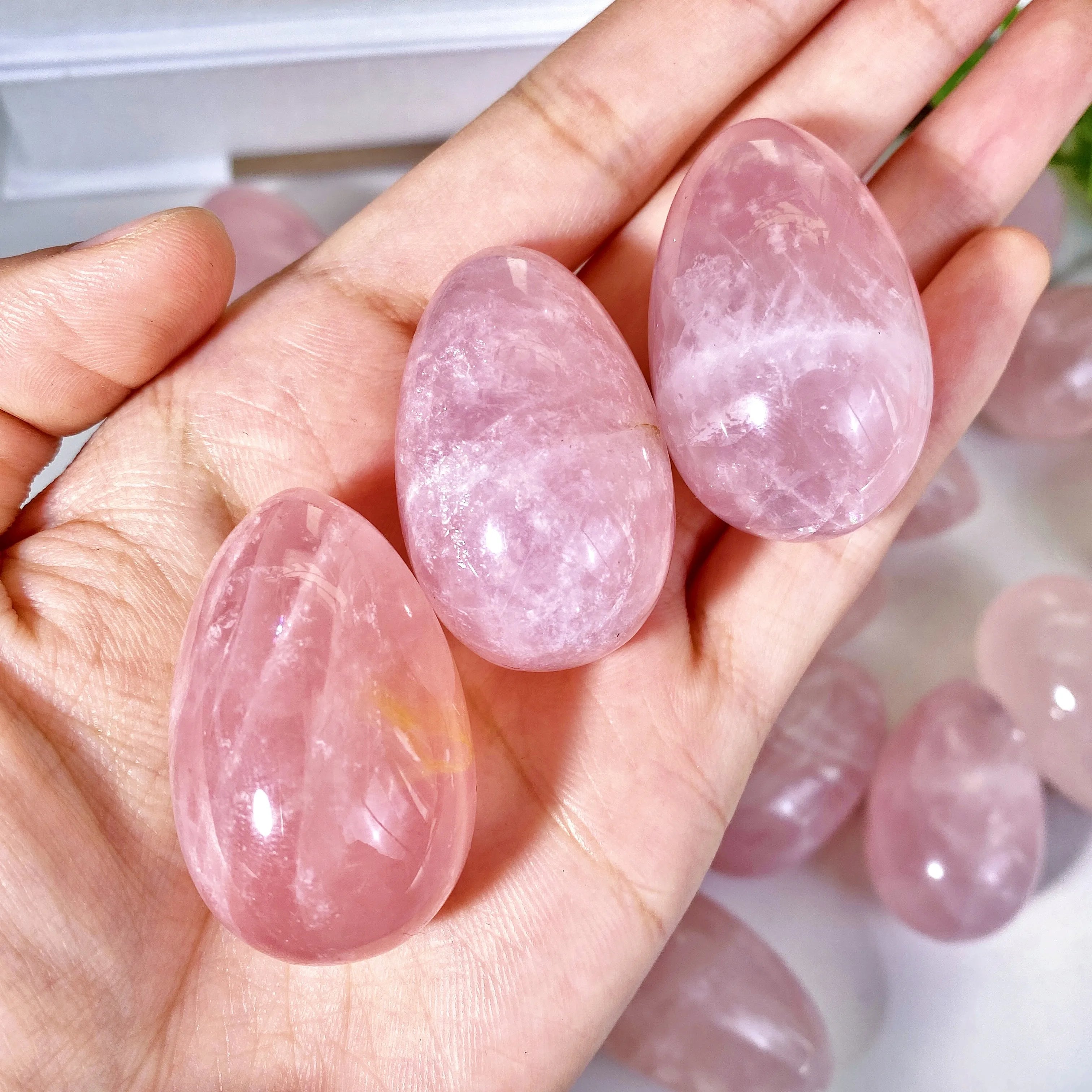 🌸 Rose Quartz Egg – Natural Crystal Carving