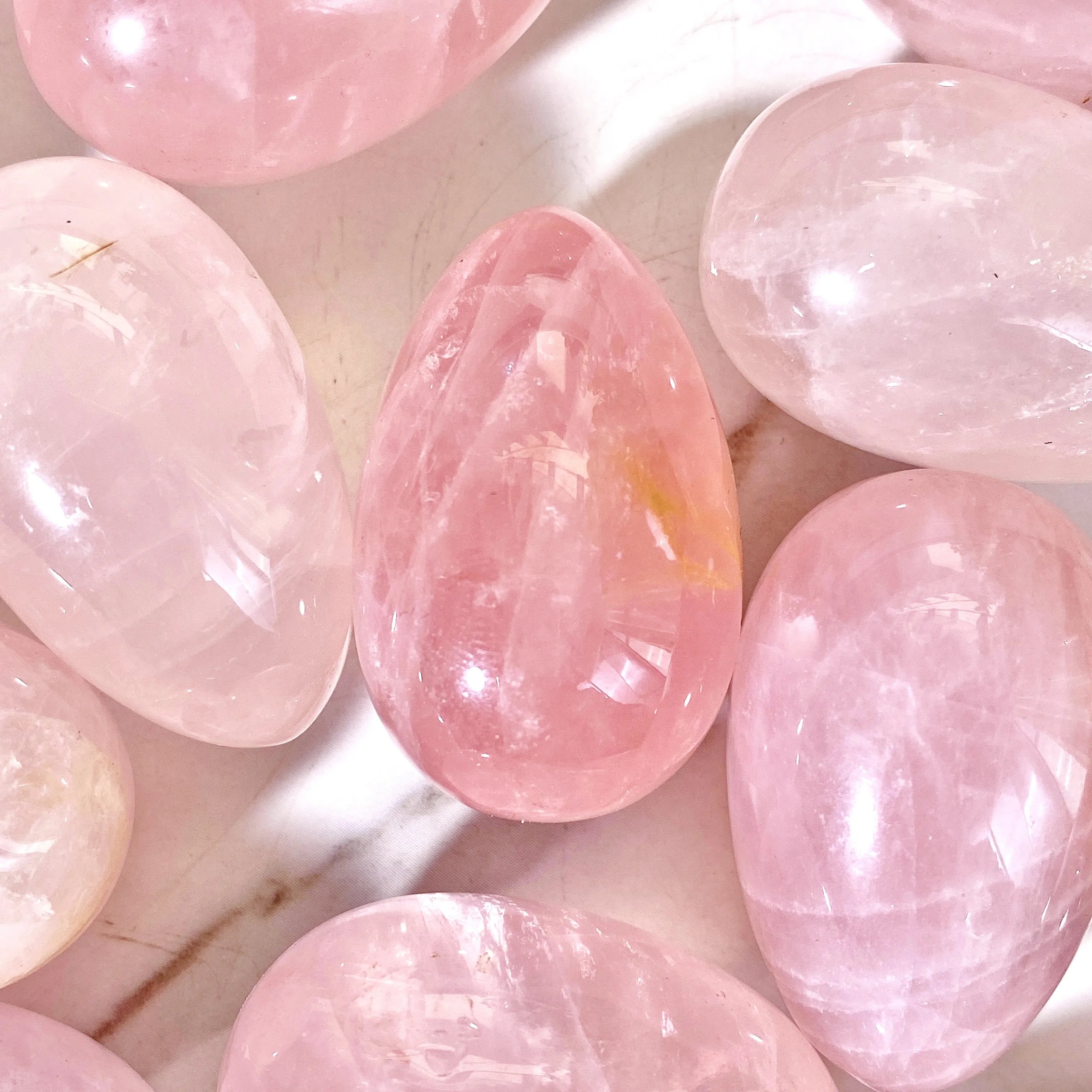 🌸 Rose Quartz Egg – Natural Crystal Carving