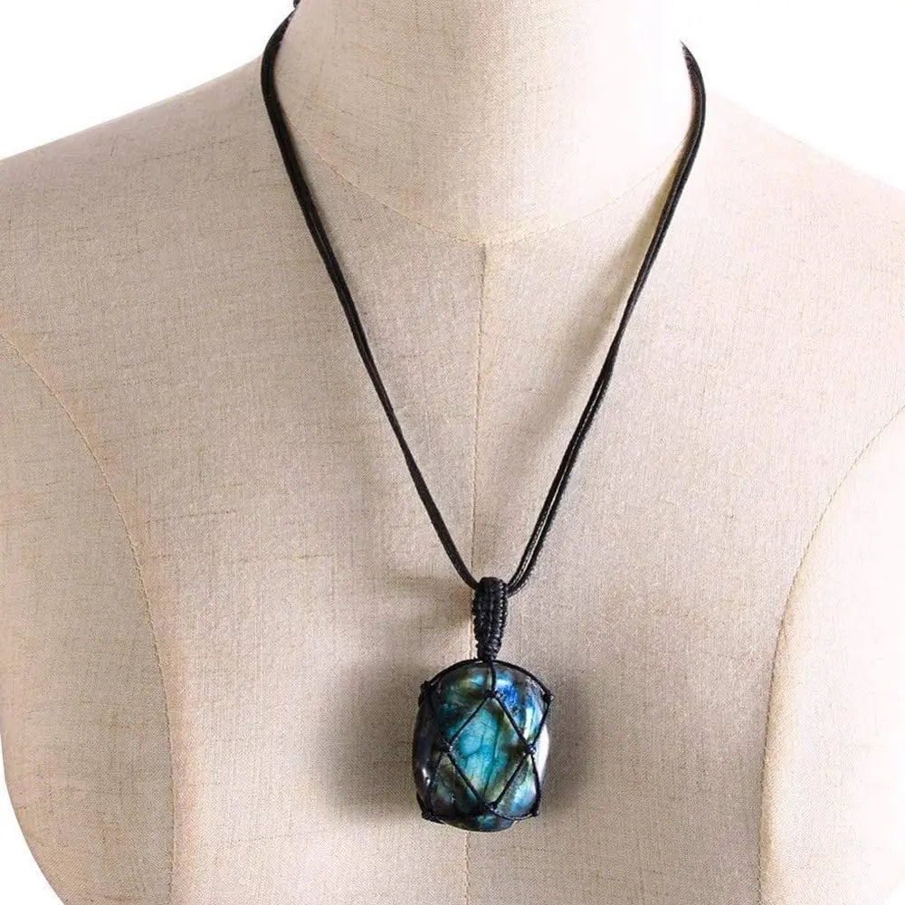 Dragon’s Heart Labradorite Healing Crystal Pendant Necklace – Natural Waterdrop Stone with Adjustable Macrame Cord (Unisex)