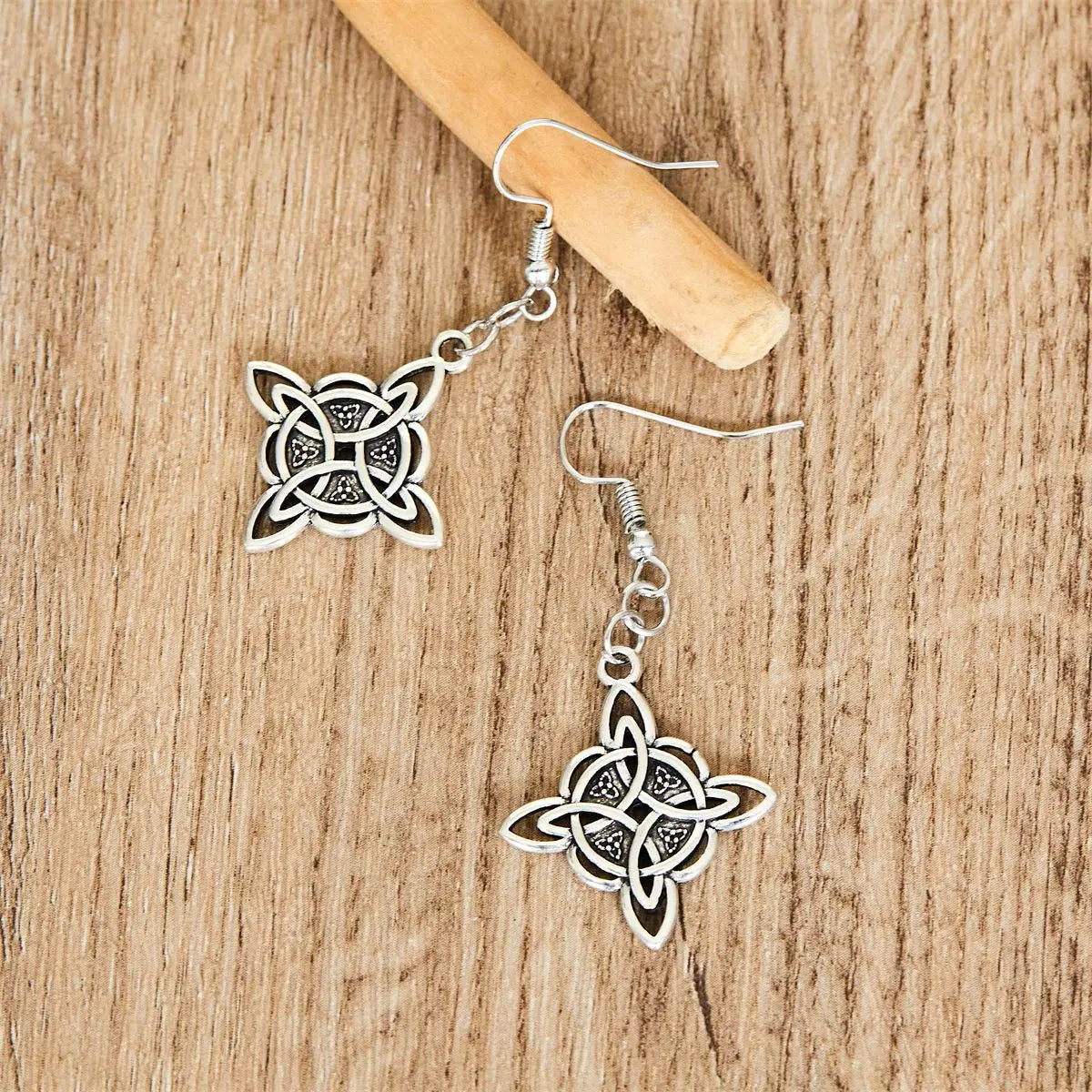Vintage Witch Knot Earrings – Celtic Magic Knot Pagan Jewelry (Silver Plated)