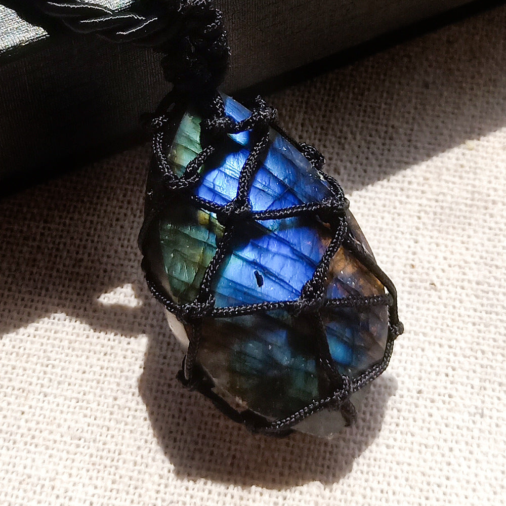 Dragon’s Heart Labradorite Healing Crystal Pendant Necklace – Natural Waterdrop Stone with Adjustable Macrame Cord (Unisex)