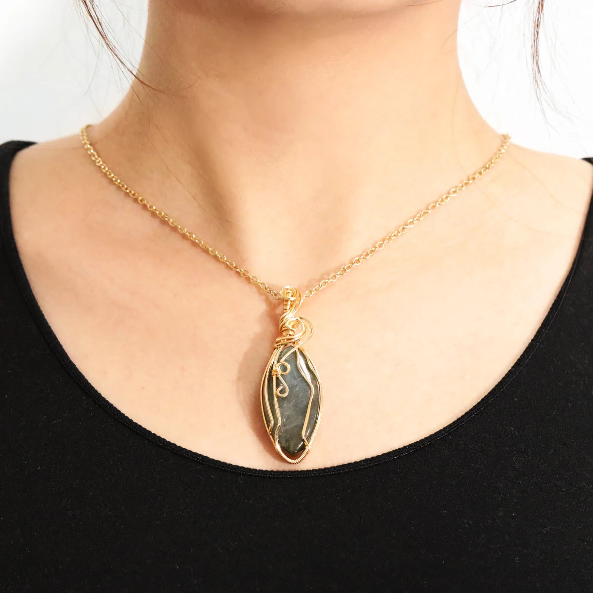 Manifestation Labradorite Pendant Necklace – Handmade Copper Wire Wrapped Crystal for Intuition & Protection