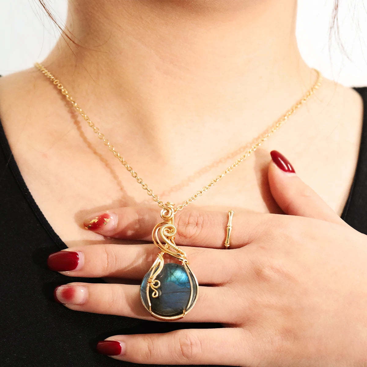 Labradorite Wire Wrapped Pendant Necklace – Transformation, Intuition & Magic