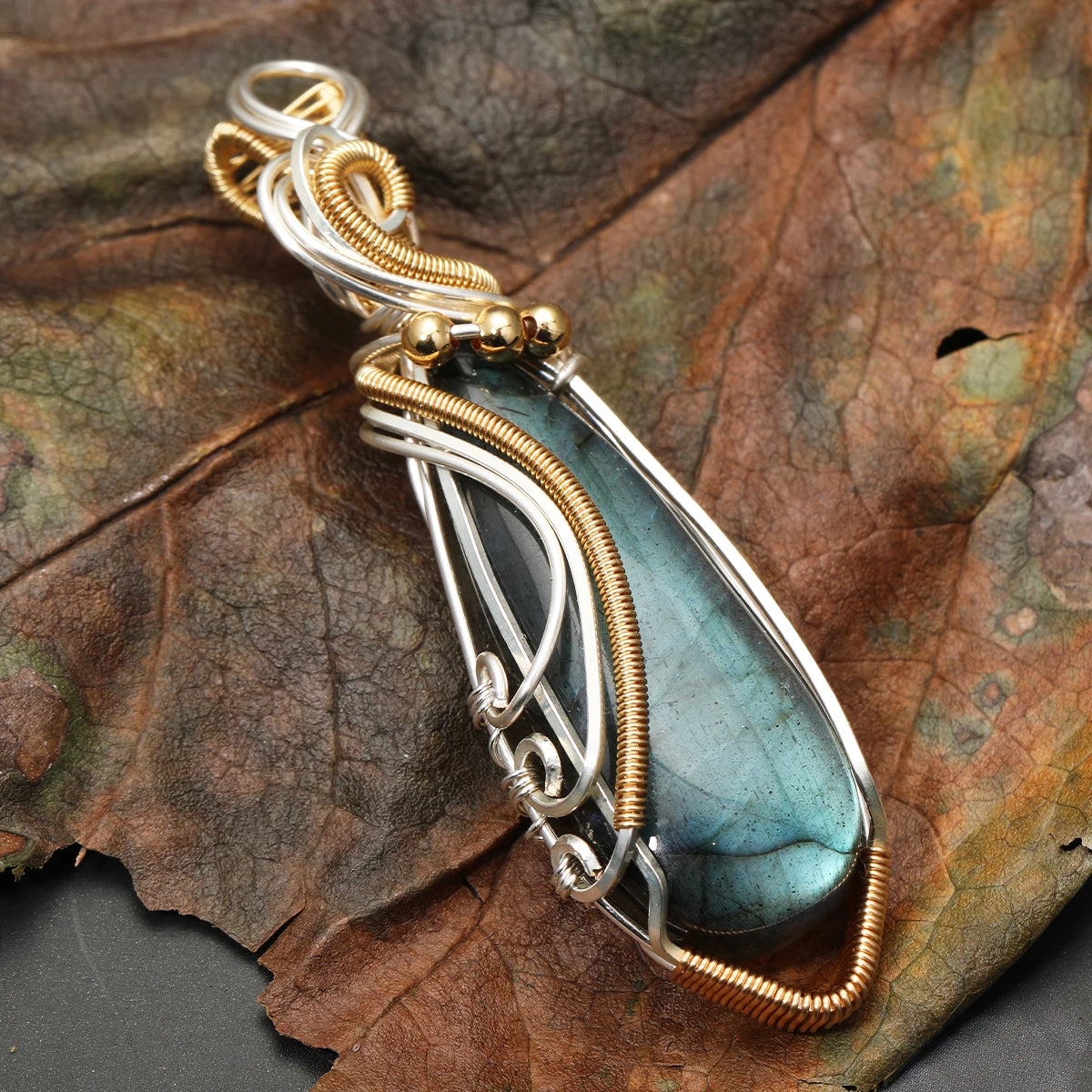 Labradorite Elongated Wire Wrapped Pendant Necklace – Intuition, Transformation & Aura Protection