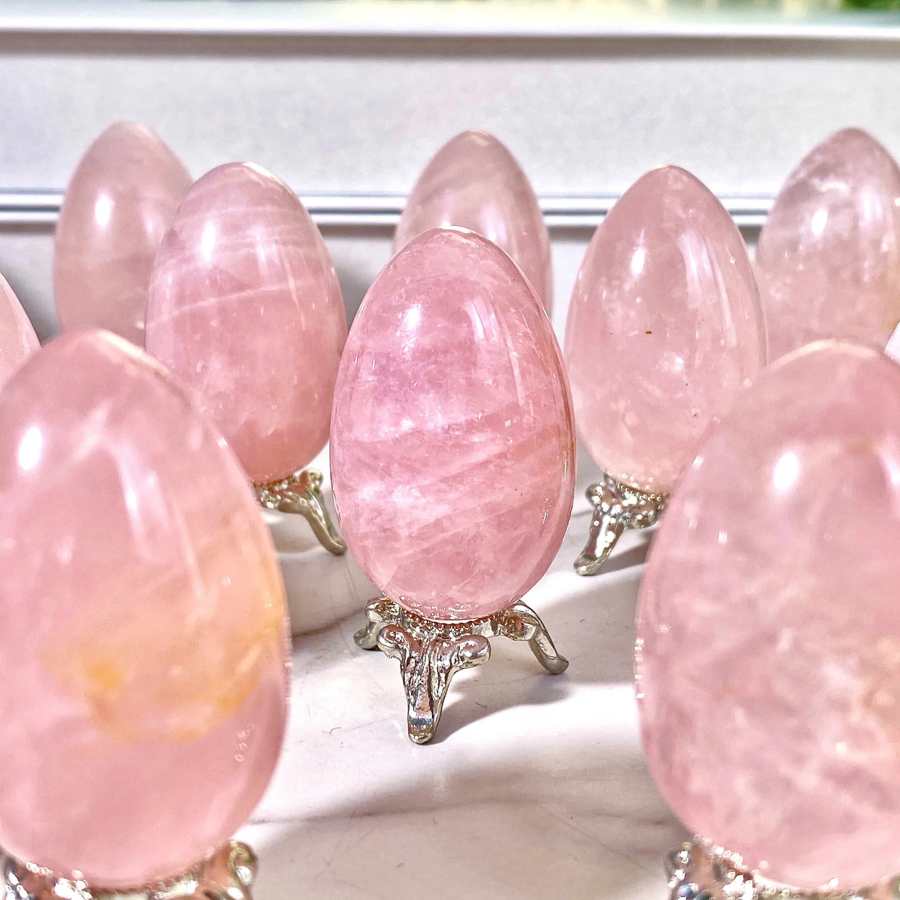 🌸 Rose Quartz Egg – Natural Crystal Carving