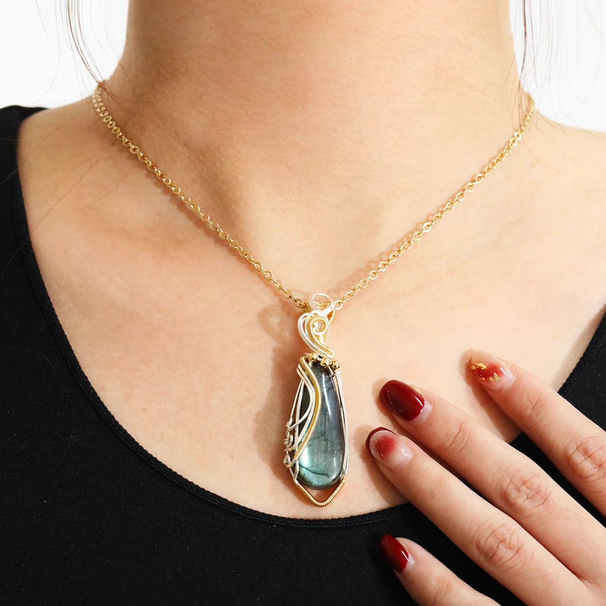 Labradorite Elongated Wire Wrapped Pendant Necklace – Intuition, Transformation & Aura Protection