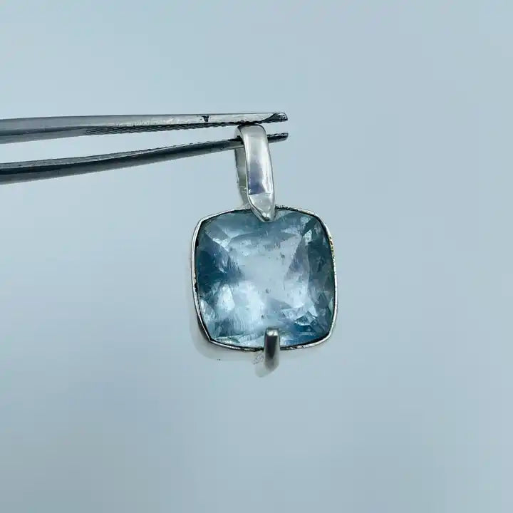 Aquamarine Sterling Silver Pendant – Calming Manifestation Crystal with Pisces Vibes