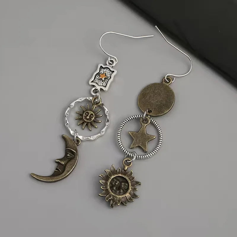 Creative Retro Asymmetrical Antique Copper Star and Moon Pendant Earrings, Personalized Earring Accessories for Women's Parties