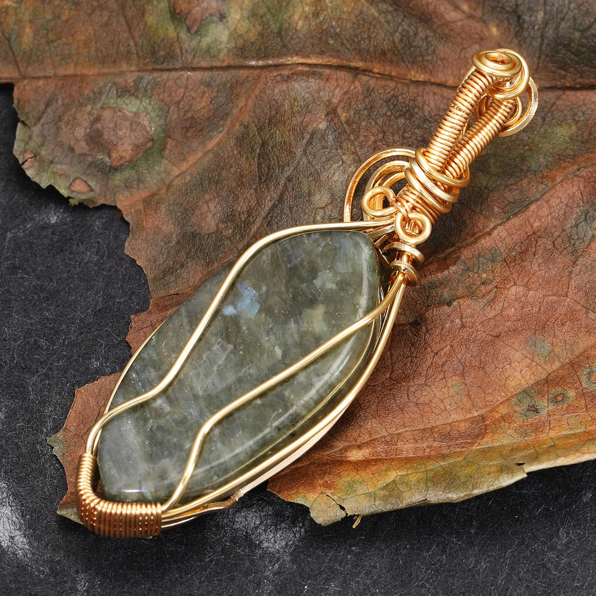 ✨ Handmade Natural Labradorite Pendant – Copper Wire Wrapped Necklace with Chain (50+5cm)
