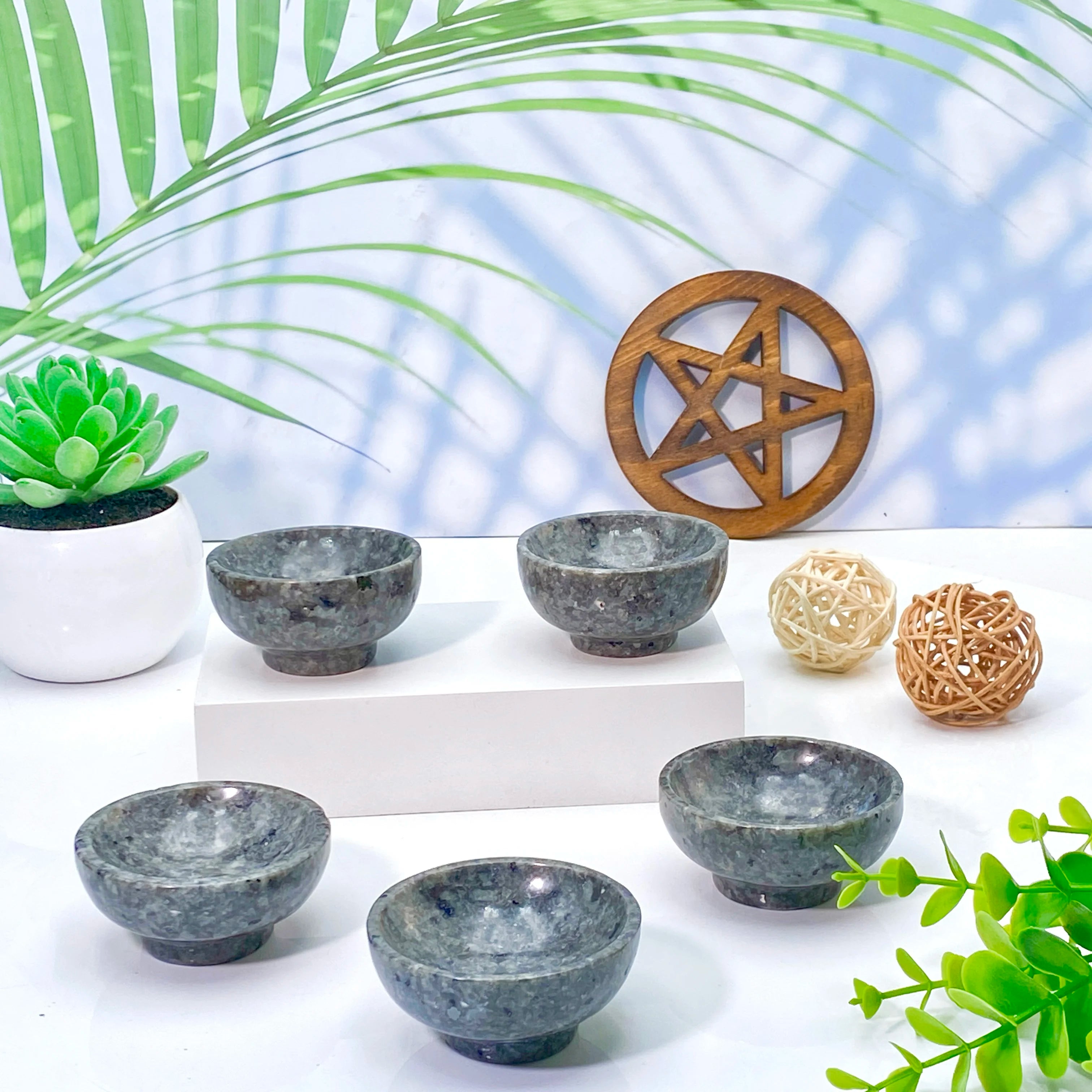 🔥 Yooperlite Crystal Bowl – UV Reactive Flame Stone