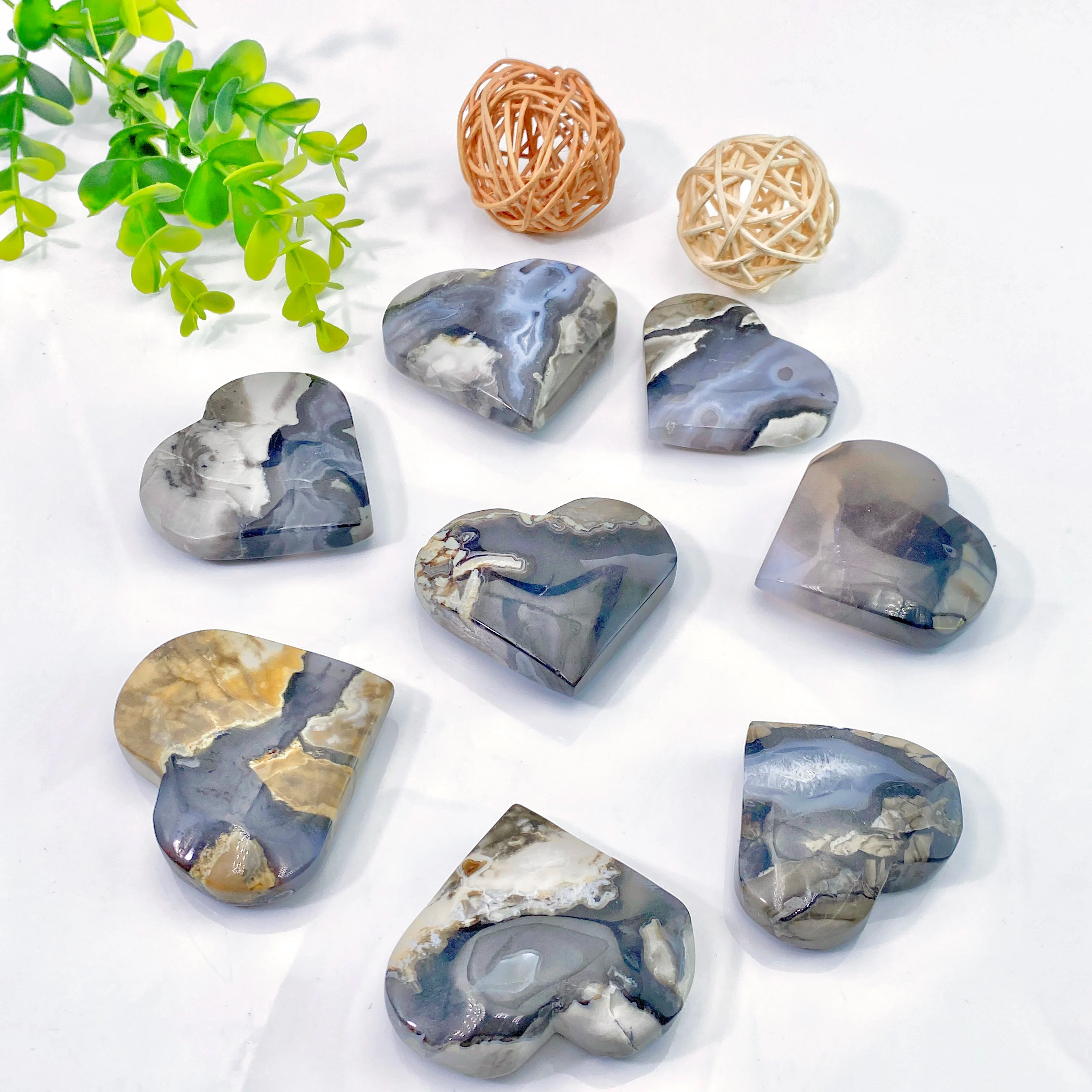 Volcanic Agate UV-Fluorescent Heart – 4–6 cm Crystal for Manifestation, Protection & Emotional Balance