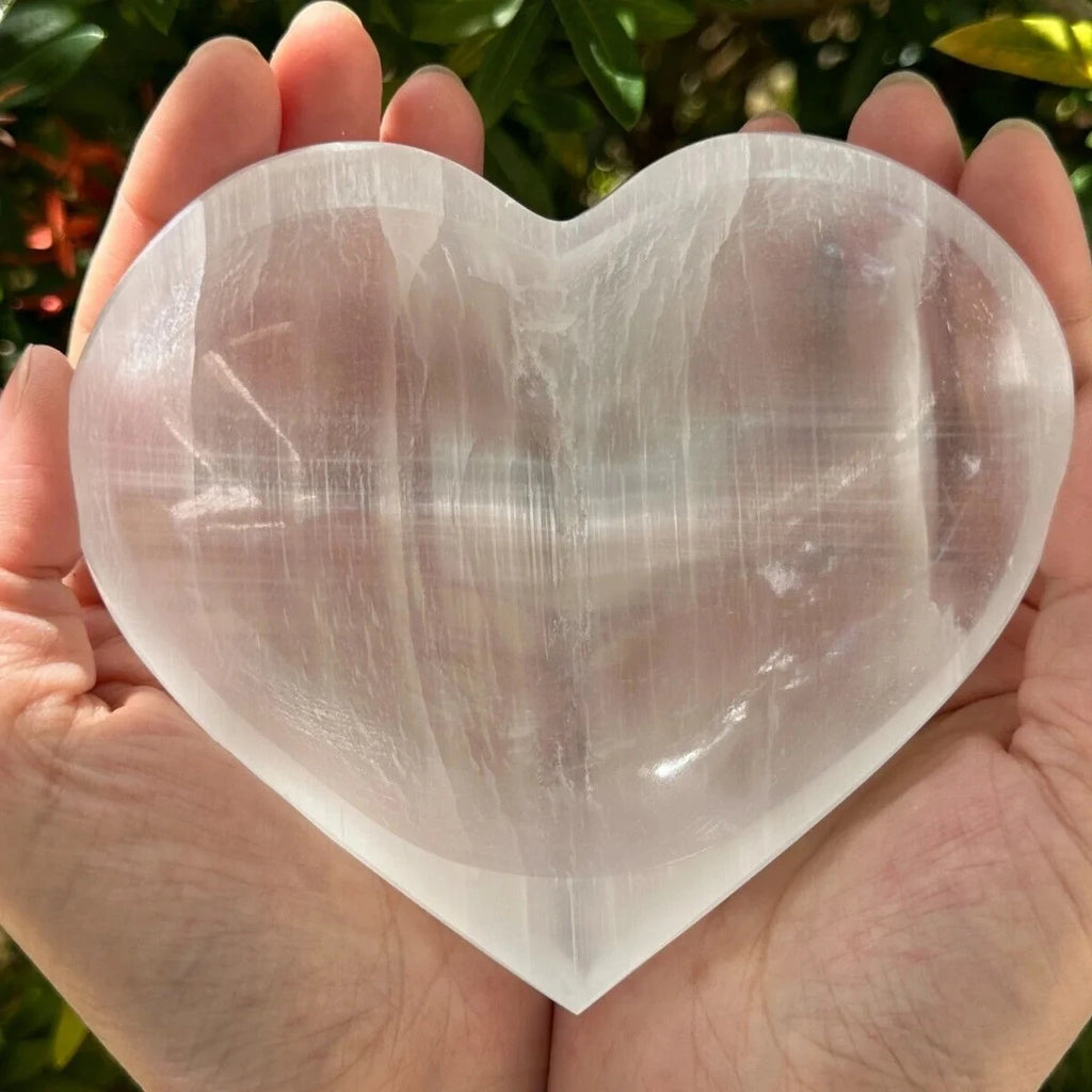 💖 Natural Selenite Heart Bowl – Crystal Energy Dish for Charging, Healing &amp; Meditation