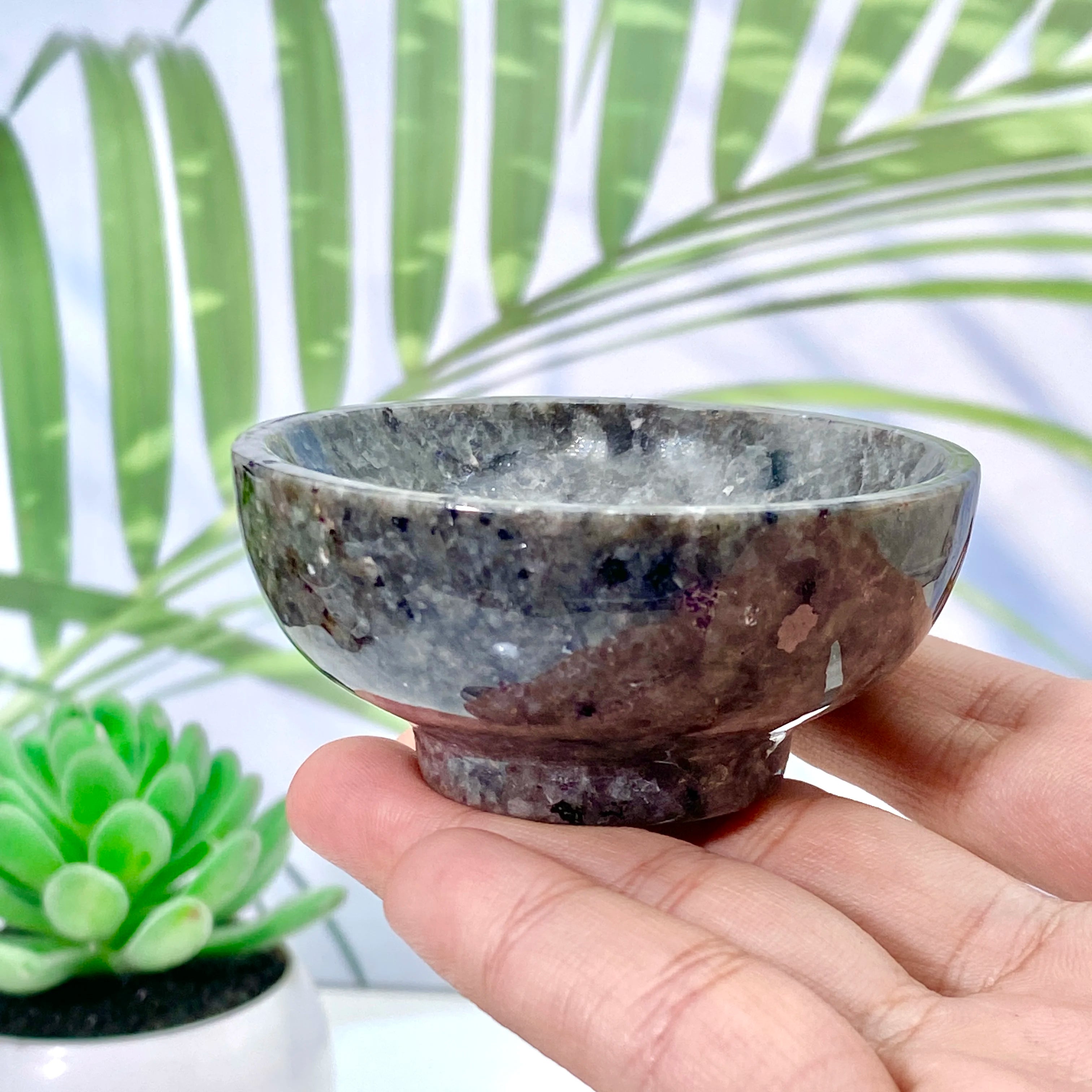 🔥 Yooperlite Crystal Bowl – UV Reactive Flame Stone