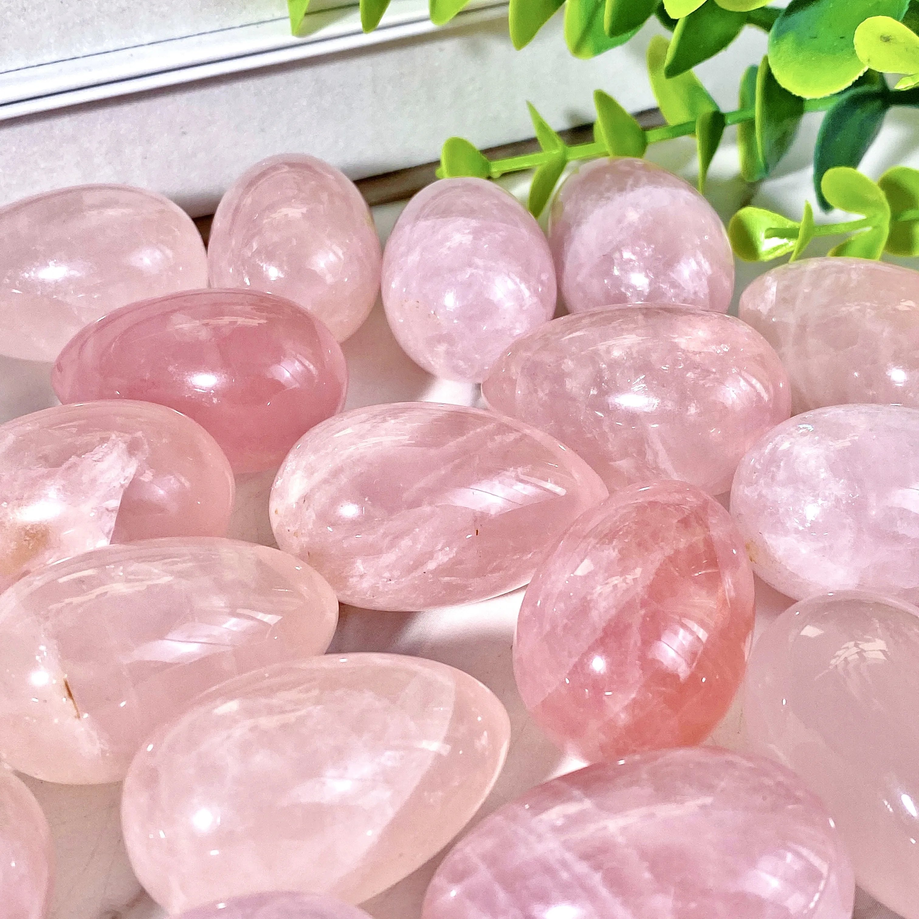 🌸 Rose Quartz Egg – Natural Crystal Carving