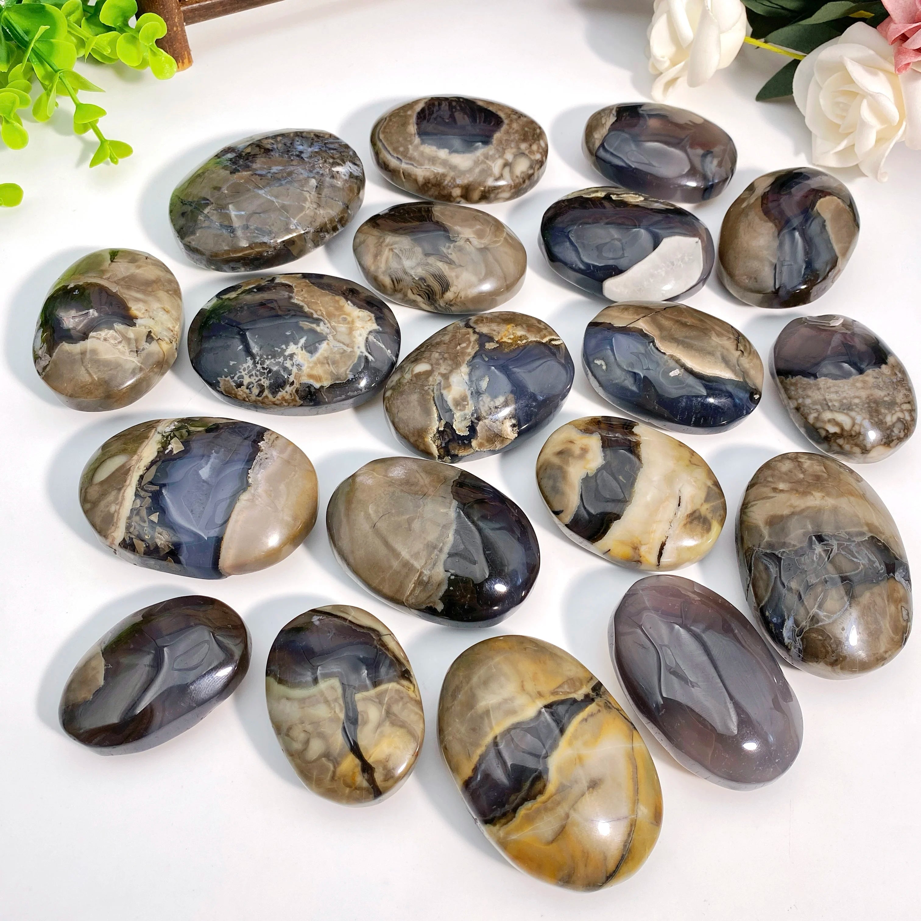 Volcanic Agate Manifestation Palm Stone – UV Fluorescent Crystal for Energy Protection & Transformation