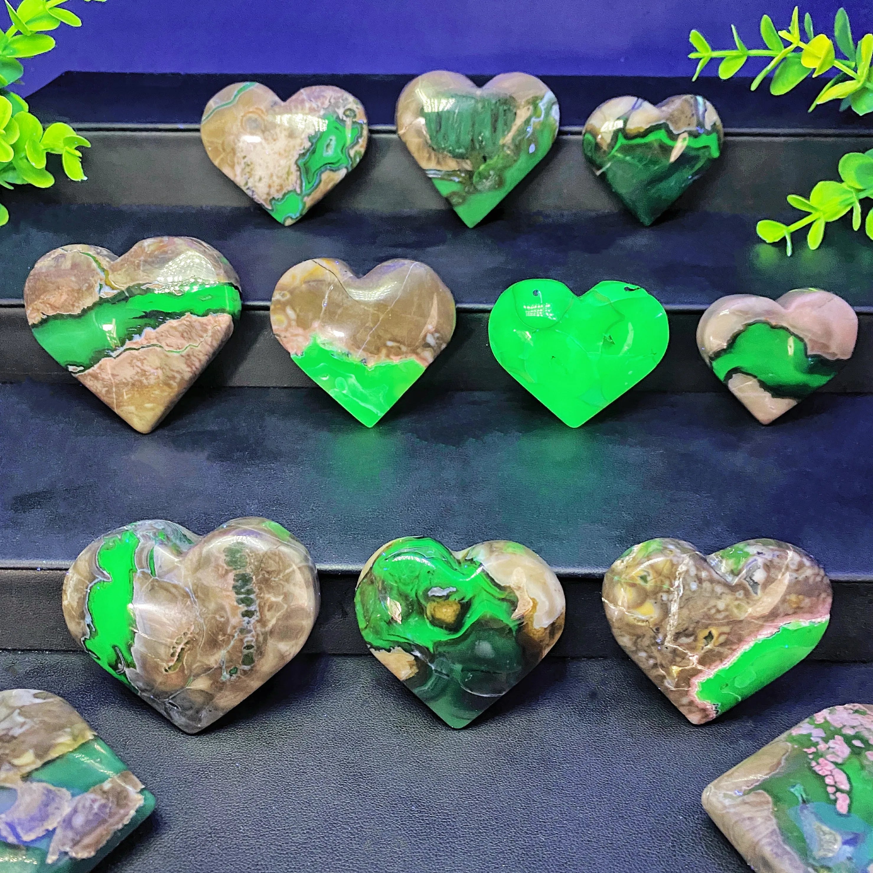 Volcanic Agate UV-Fluorescent Heart – 4–6 cm Crystal for Manifestation, Protection & Emotional Balance
