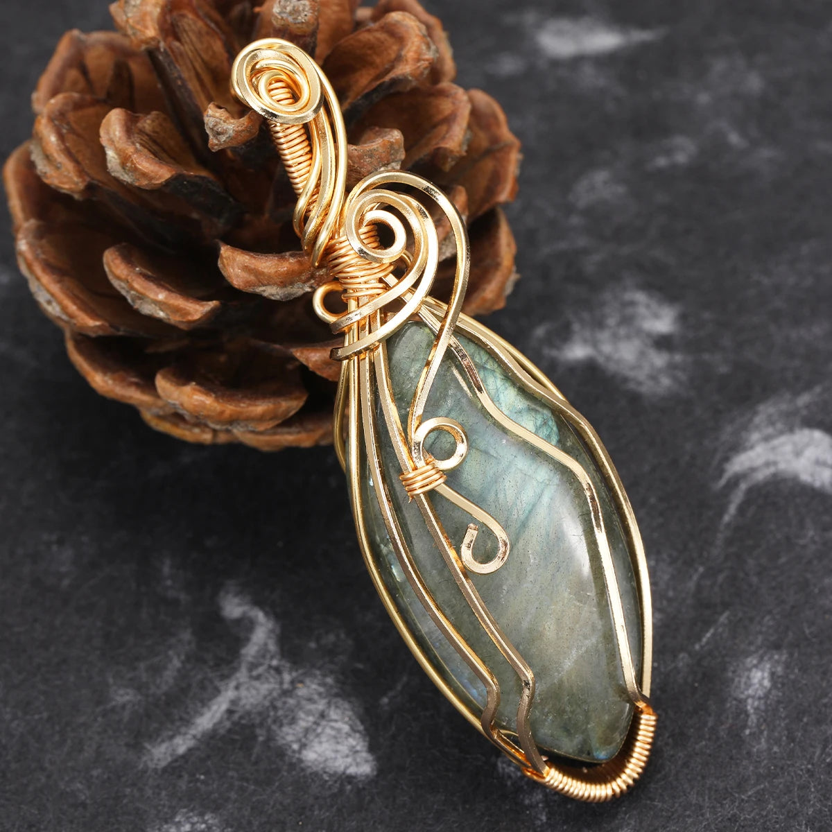 ✨ Handmade Natural Labradorite Pendant – Copper Wire Wrapped Necklace with Chain (50+5cm)