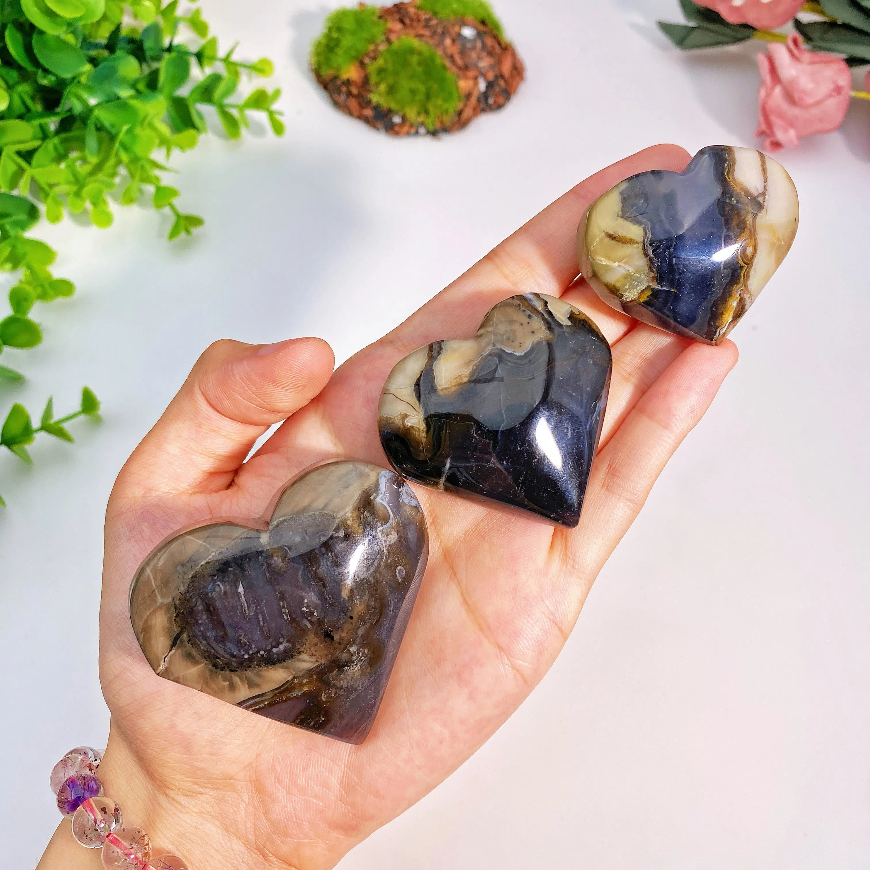 Volcanic Agate UV-Fluorescent Heart – 4–6 cm Crystal for Manifestation, Protection & Emotional Balance